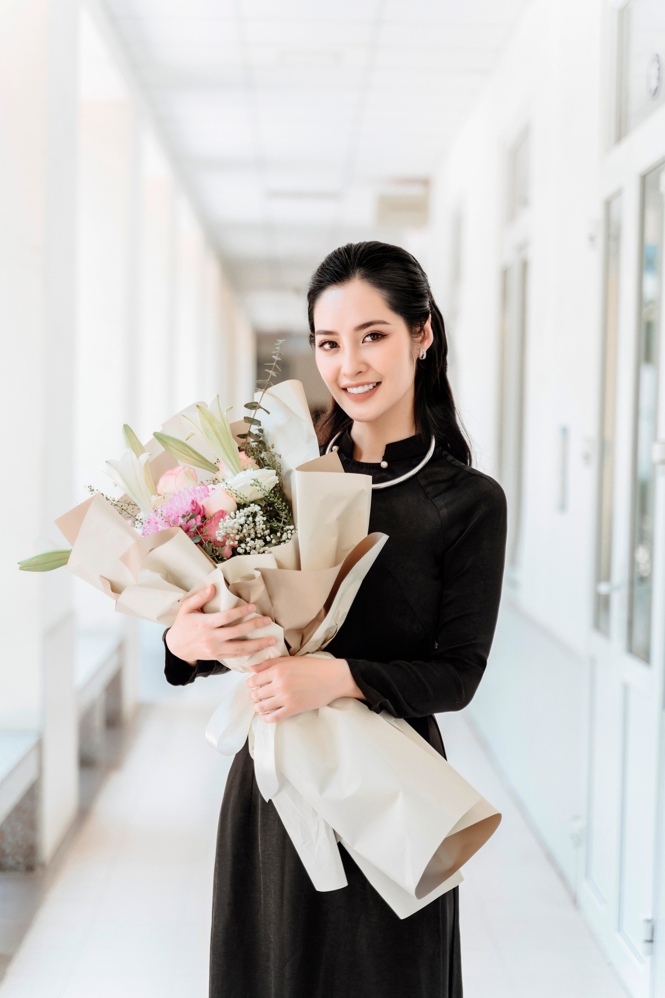 Nông Thúy Hằng khoe nhan sắc xinh đẹp trong ngày tốt nghiệp. Ảnh: FB Nông Thúy Hằng