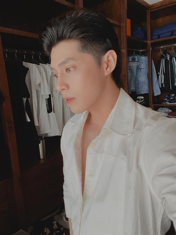Đến cả tủ quần áo cũng bị biến dạng dưới bàn tay phù phép của Noo Phước Thịnh. Ảnh: FB Noo Phước Thịnh. Đến cả tủ quần áo cũng bị biến dạng dưới bàn tay phù phép của Noo Phước Thịnh. Ảnh: FB Noo Phước Thịnh.