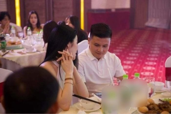 Cầu thủ Hà thành từng đưa bạn gái đi dự tiệc cưới của đồng đội tại tuyển Việt Nam. Ảnh Internet. Cầu thủ Hà thành từng đưa bạn gái đi dự tiệc cưới của đồng đội tại tuyển Việt Nam. Ảnh Internet.