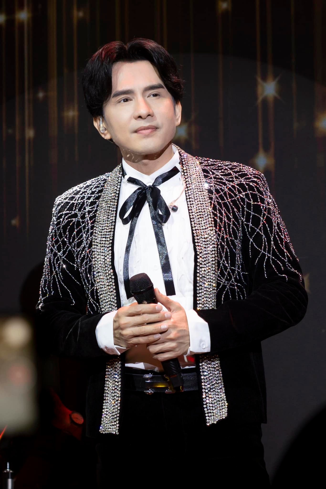 Nam ca sĩ đang có chuyến lưu diễn ở nhiều nước châu Âu. FB Đan Trường Phạm. Nam ca sĩ đang có chuyến lưu diễn ở nhiều nước châu Âu. FB Đan Trường Phạm.