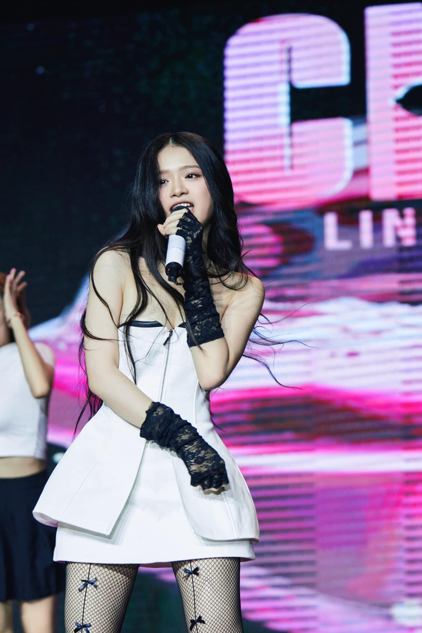 Linh Ka trong buổi biểu diễn gần đây sau khi tuyên bố đi hát. Ảnh: FB Linh Ka. Linh Ka trong buổi biểu diễn gần đây sau khi tuyên bố đi hát. Ảnh: FB Linh Ka.