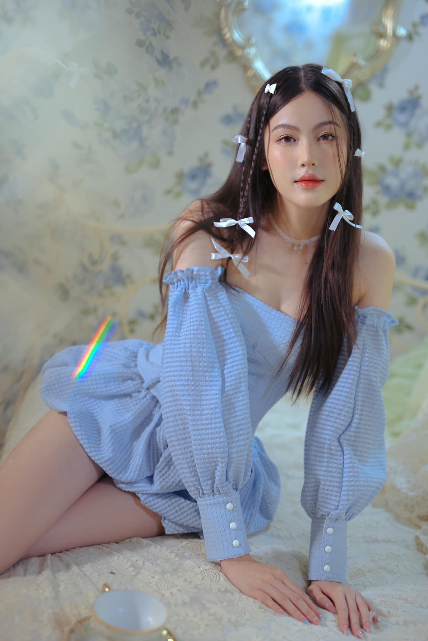 Danh tính cô gái được HIEUTHUHAI gọi là 'em yêu', tặng hoa và bánh chúc mừng sinh nhật - Ảnh 1