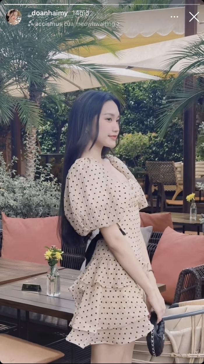 Cận cảnh sắc vóc hoàn hảo của bạn gái Đoàn Văn Hậu qua camera thường. Ảnh chụp màn hình. Cận cảnh sắc vóc hoàn hảo của bạn gái Đoàn Văn Hậu qua camera thường. Ảnh chụp màn hình.