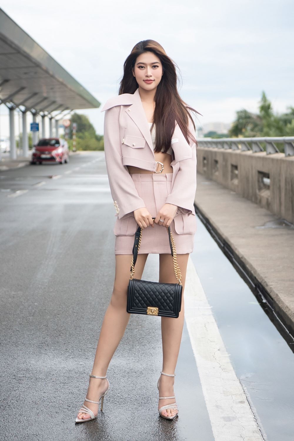 Đoàn Thiên Ân khoe đôi chân dài nuột nà trong ảnh tự đăng. Ảnh: FB Đoàn Thiên Ân