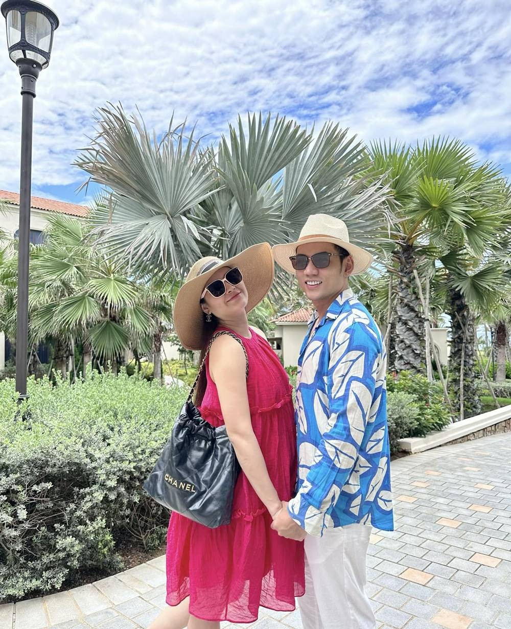Vợ chồng Lý Bình - Phương Trinh Jolie. Ảnh FB Phương Trinh Jolie Vợ chồng Lý Bình - Phương Trinh Jolie. Ảnh FB Phương Trinh Jolie
