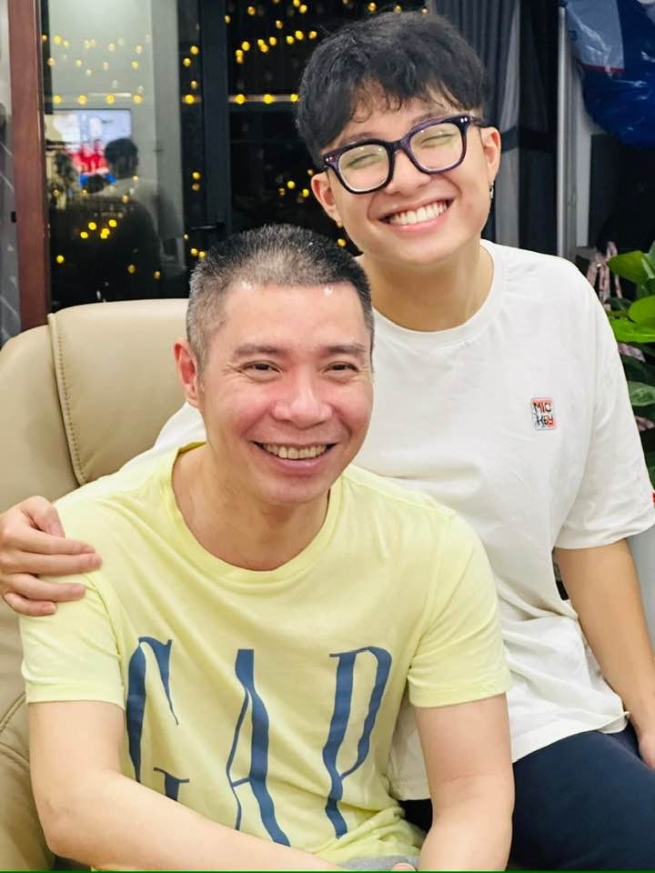 Nghệ sĩ Công Lý và con trai. Ảnh: FB Thảo Vân. Nghệ sĩ Công Lý và con trai. Ảnh: FB Thảo Vân.