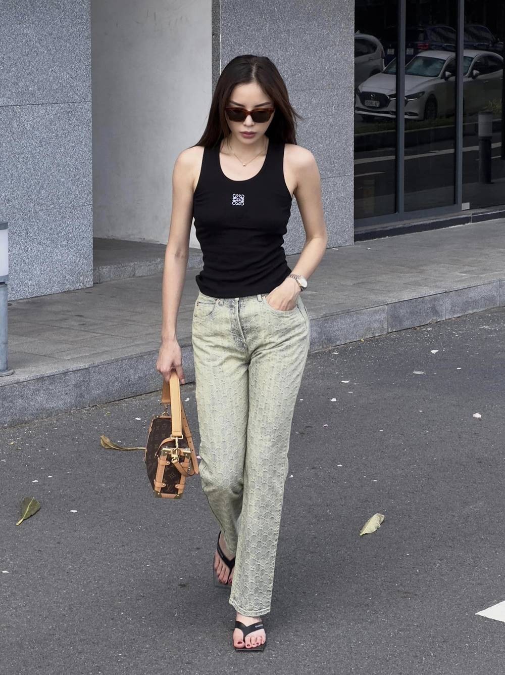 Kỳ Duyên gây ấn tượng với gu thời trang xuống phố sang chảnh, cá tính. Ảnh: FB Nguyễn Cao Kỳ Duyên.