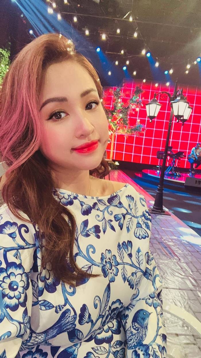 Nữ MC thăm lại trường quay quen thuộc sau nhiều năm Nam tiến. Ảnh: FB Vân Hugo Nữ MC thăm lại trường quay quen thuộc sau nhiều năm Nam tiến. Ảnh: FB Vân Hugo