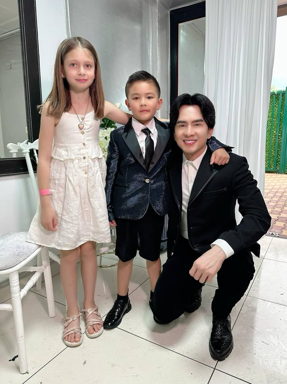 Đan Trường gây chú ý khi giới thiệu 'con dâu tương lai'. Ảnh: FB Đan Trường Phạm. Đan Trường gây chú ý khi giới thiệu 'con dâu tương lai'. Ảnh: FB Đan Trường Phạm.