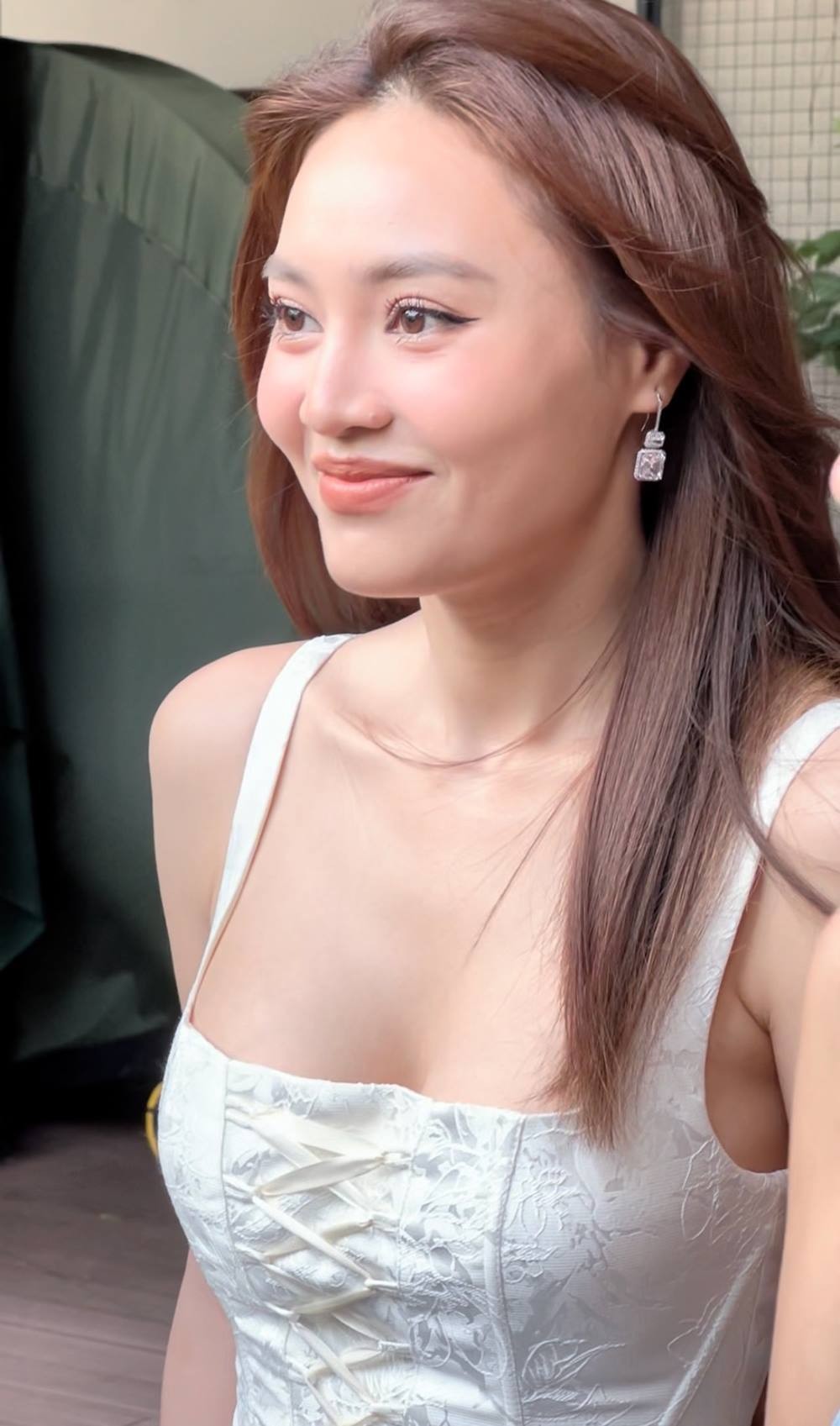 Cận cảnh làn da trắng hồng, mịn màng của Lan Ngọc ở tuổi 33. Ảnh Internet.