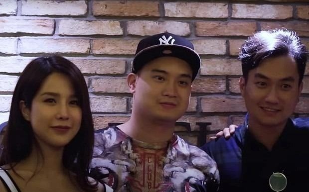 Anh Tuấn (ngoài cùng bên phải) từng xuất hiện trong clip Nghiêm Đức cầu hôn Diệp Lâm Anh. Ảnh: Internet. Anh Tuấn (ngoài cùng bên phải) từng xuất hiện trong clip Nghiêm Đức cầu hôn Diệp Lâm Anh. Ảnh: Internet.