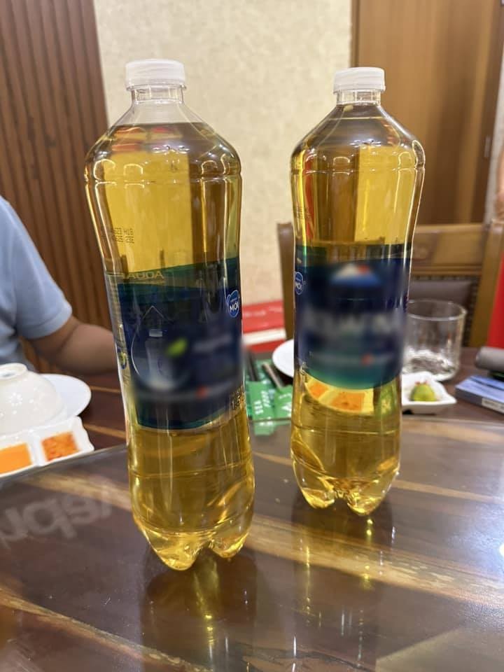 Hoa hậu còn nói vui uống hết hai chai rượu sâm ngọc linh nhưng vẫn không hề say. Ảnh: FB Thu Hoài. Hoa hậu còn nói vui uống hết hai chai rượu sâm ngọc linh nhưng vẫn không hề say. Ảnh: FB Thu Hoài.