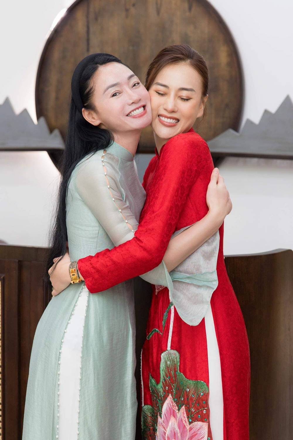 Quách Thu Phương gọi Phương Oanh là 'con dâu' một cách thân thiết. Ảnh: FB Quách Thu Phương.