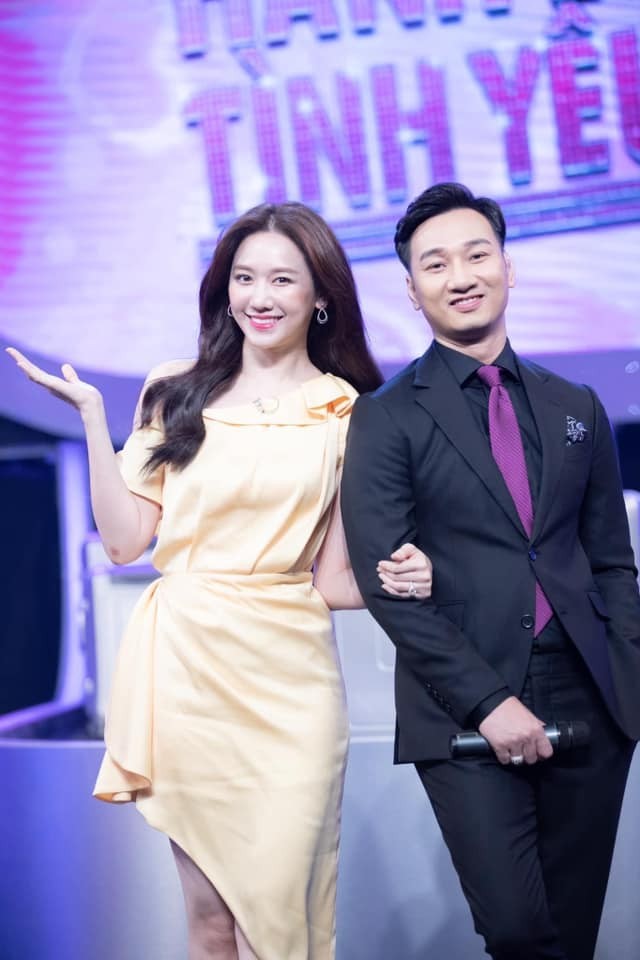 Thành Trung và Hari Won hiếm hoi dẫn chung một show truyền hình. Ảnh: FB Thành Trung. Thành Trung và Hari Won hiếm hoi dẫn chung một show truyền hình. Ảnh: FB Thành Trung.