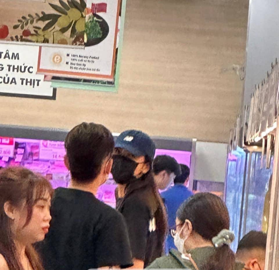 Cả hai tương tác với nhau rất thoải mái, không hề có khoảng cách. Ảnh: Kim Ngân.