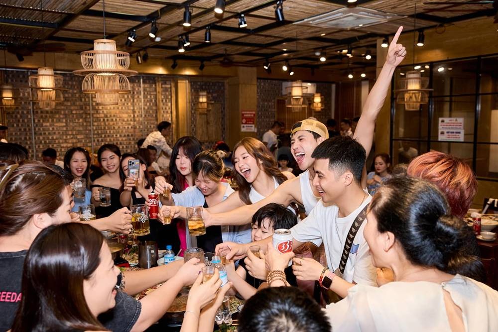 Nhiều cư dân mạng nhận xét cả hai có tướng phu thê. Ảnh: FB Khả Ngân.