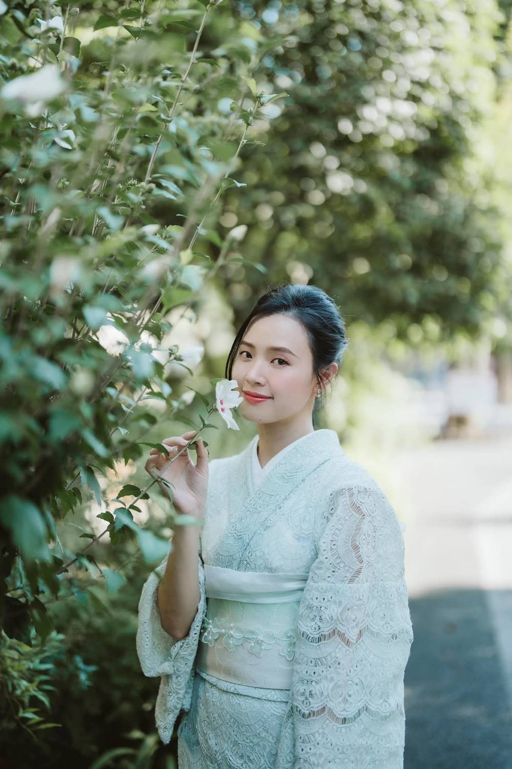 Midu khoe nhan sắc xinh đẹp trong chuyến du lịch ở Nhật Bản. Ảnh: FB Midu