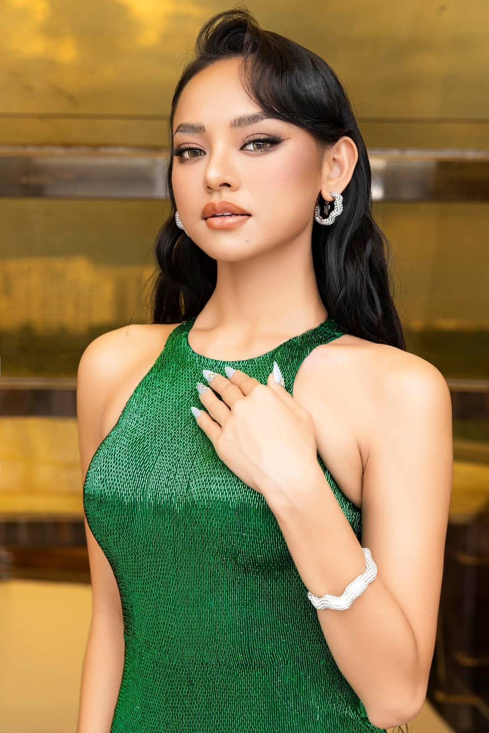 Mai Ngô bị sốt nên phải tạm dừng công việc. Ảnh FB Mai Ngô