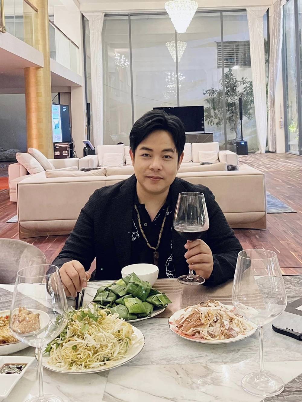 Quang Lê là một trong những ca sĩ sở hữu khối tài sản khổng lồ. Ảnh Fb Quang Lê.