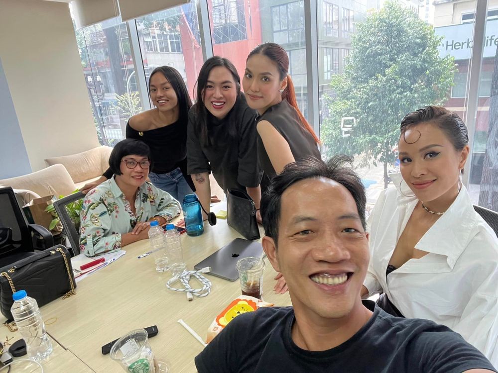 Hội đồng ban giám khảo chấm điểm chọn ra top 18 thí sinh vào thẳng vòng chung kết. Ảnh: Internet.