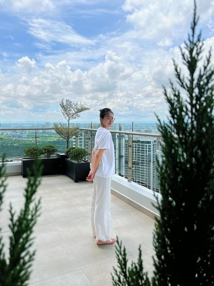 Góc ban công rộng rãi là nơi yêu thích của Phương Khánh. Ảnh FB Phương Khánh Góc ban công rộng rãi là nơi yêu thích của Phương Khánh. Ảnh FB Phương Khánh