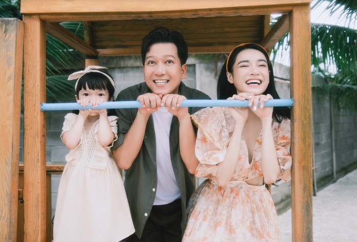 Gia đình vợ chồng Trường Giang. Ảnh Internet. Gia đình vợ chồng Trường Giang. Ảnh Internet.