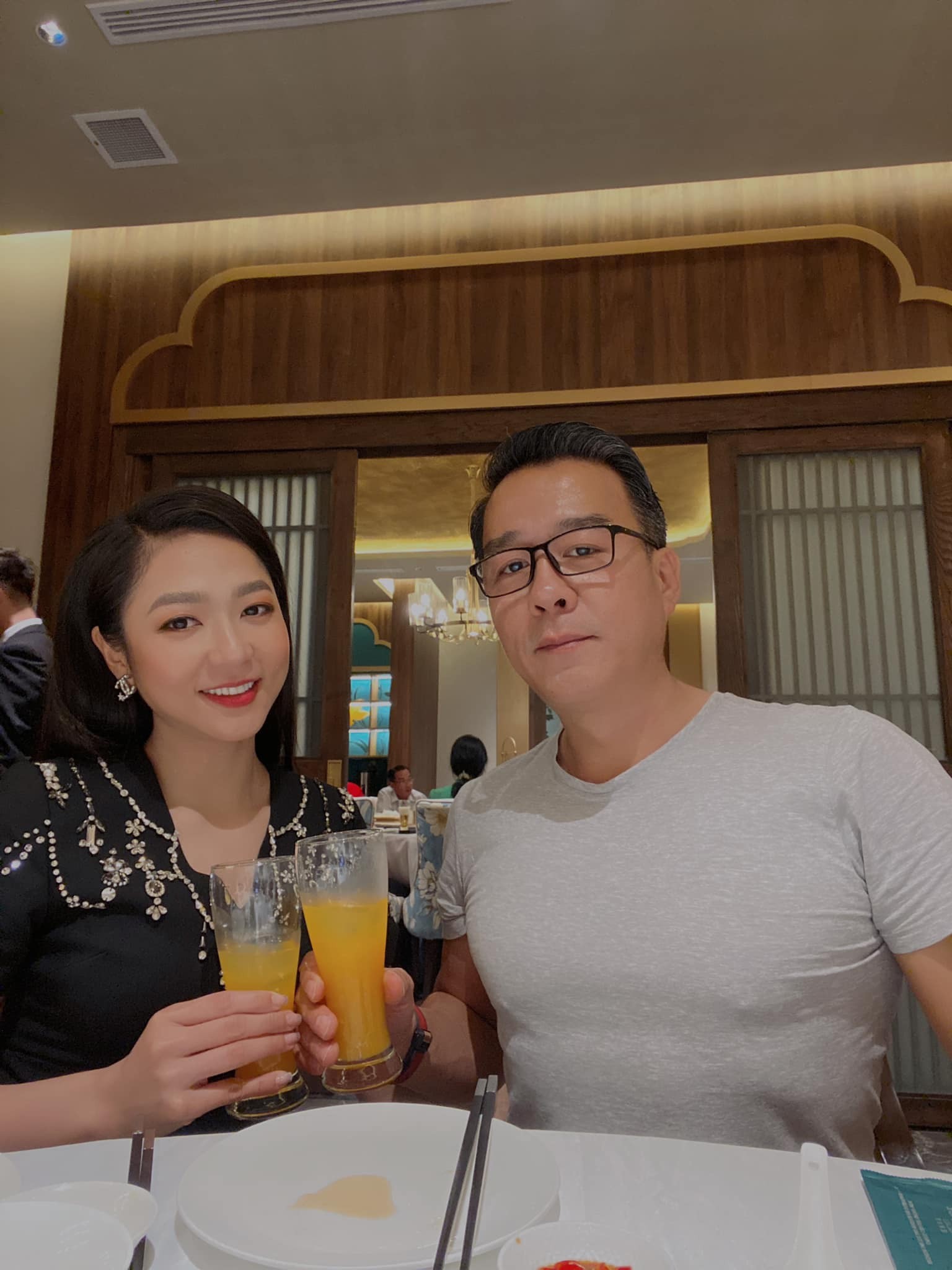 Cặp đôi gây xôn xao khi kết hôn chỉ sau 1 năm quen biết. Ảnh Internet.