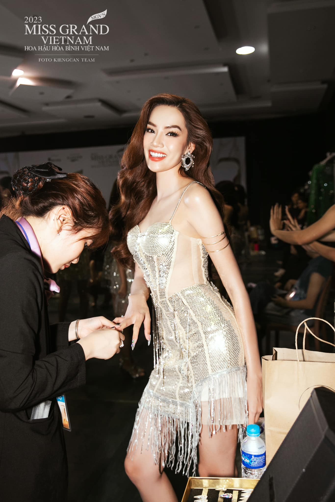 Miệt mài thi đi thi lại, cuối cùng may mắn cũng mìm cười với Lê Hoàng Phương khi cô đăng quang Hoa hậu Hòa bình Việt Nam 2023.