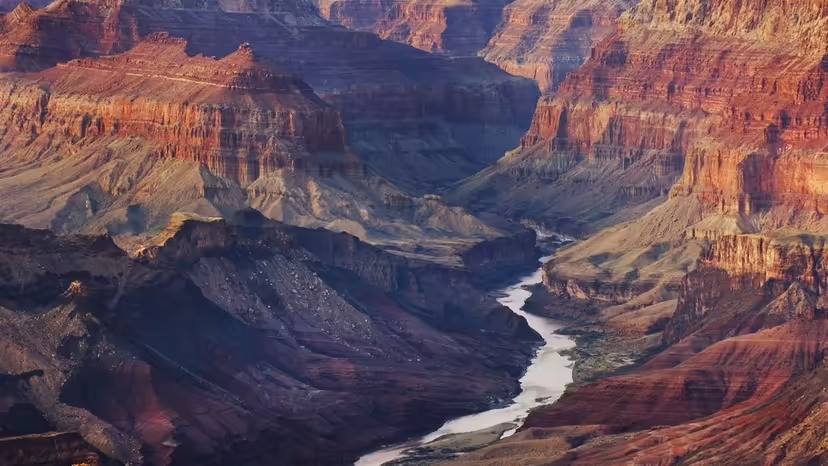 Sông Colorado uốn lượn qua Công viên Quốc gia Grand Canyon là nơi xảy ra vụ mất tích Hyde. Sông Colorado uốn lượn qua Công viên Quốc gia Grand Canyon là nơi xảy ra vụ mất tích Hyde.