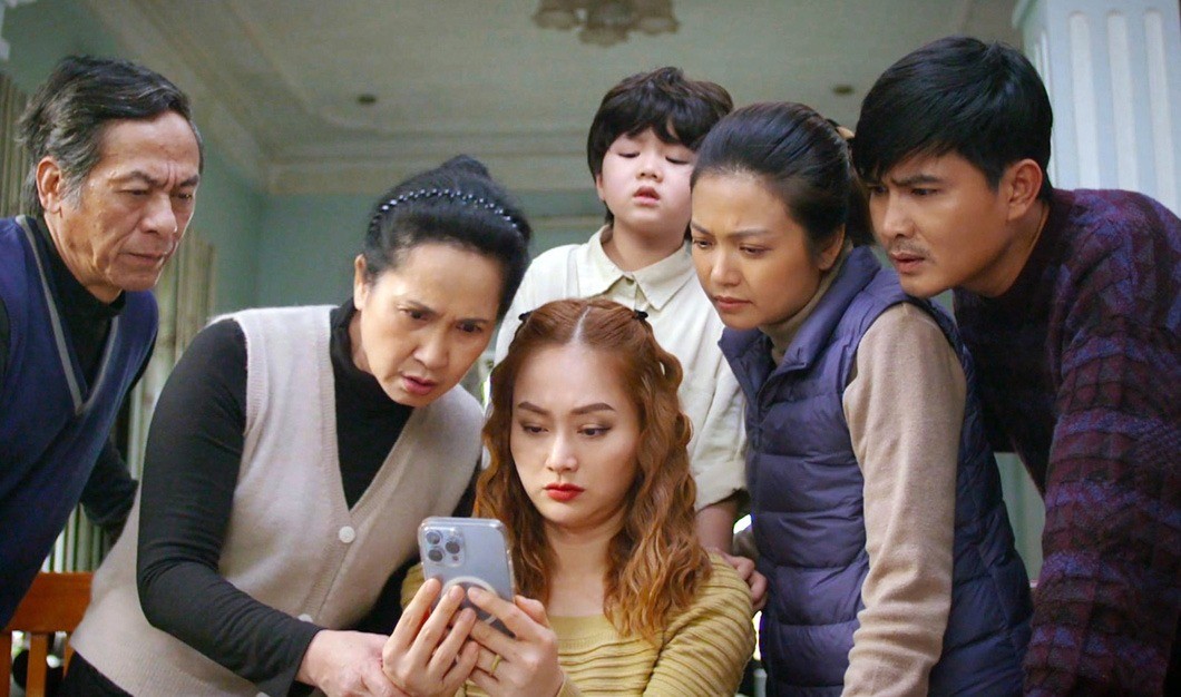 Gia đình mình vui bất thình lình gây nhàm chán. Gia đình mình vui bất thình lình gây nhàm chán.