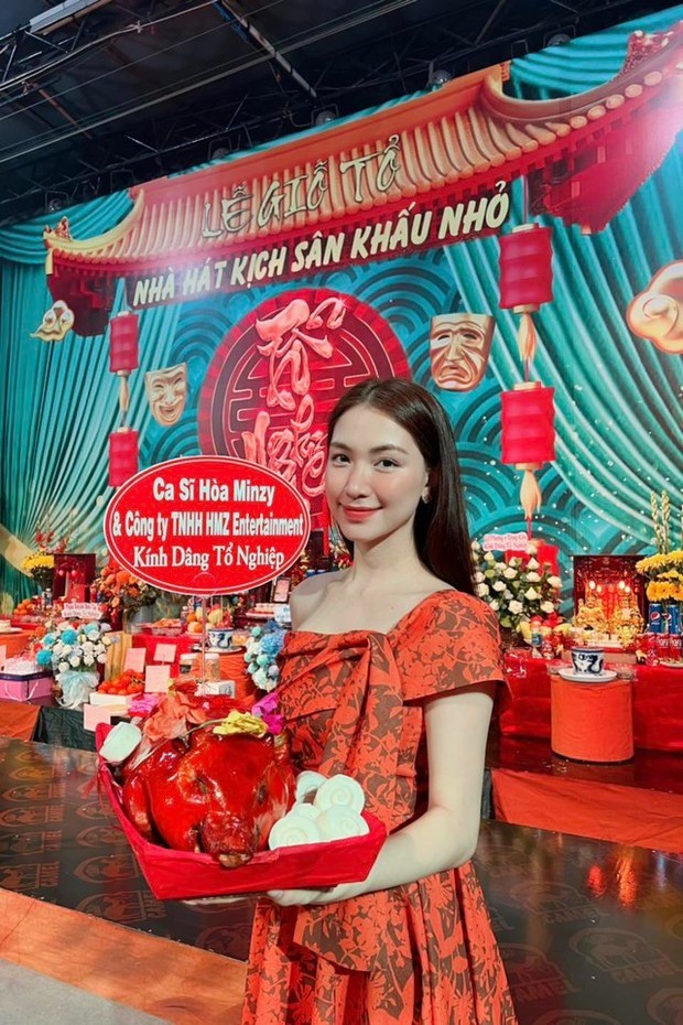 Dàn sao Việt cúng giỗ Tổ ngành sân khấu: Lê Dương Bảo Lâm, Hòa Minzy gây chú ý - Ảnh 10