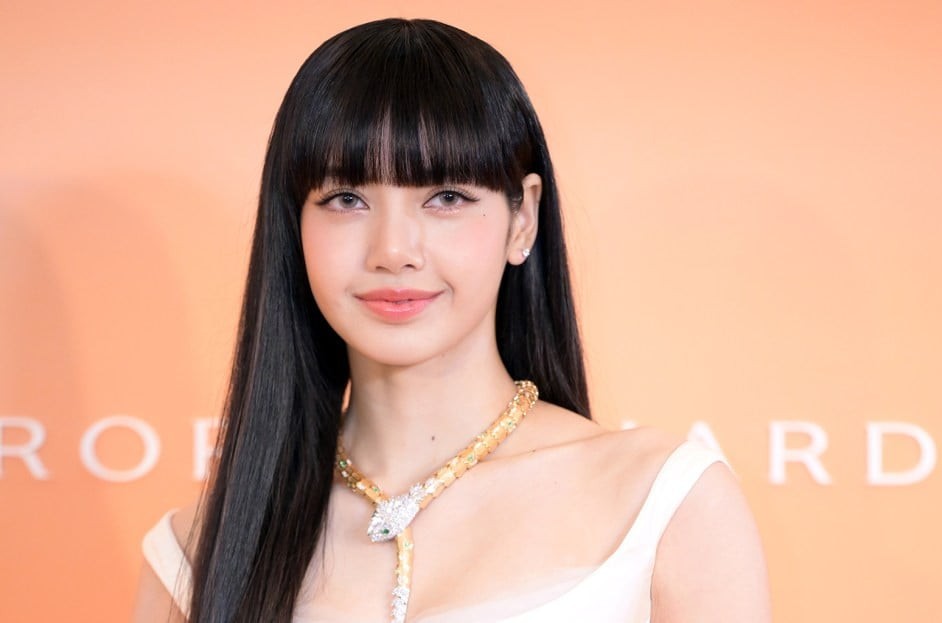 Việc Lisa (BlackPink) biểu diễn ở hộp đêm gây ra làn sóng tranh cãi lớn. Việc Lisa (BlackPink) biểu diễn ở hộp đêm gây ra làn sóng tranh cãi lớn.