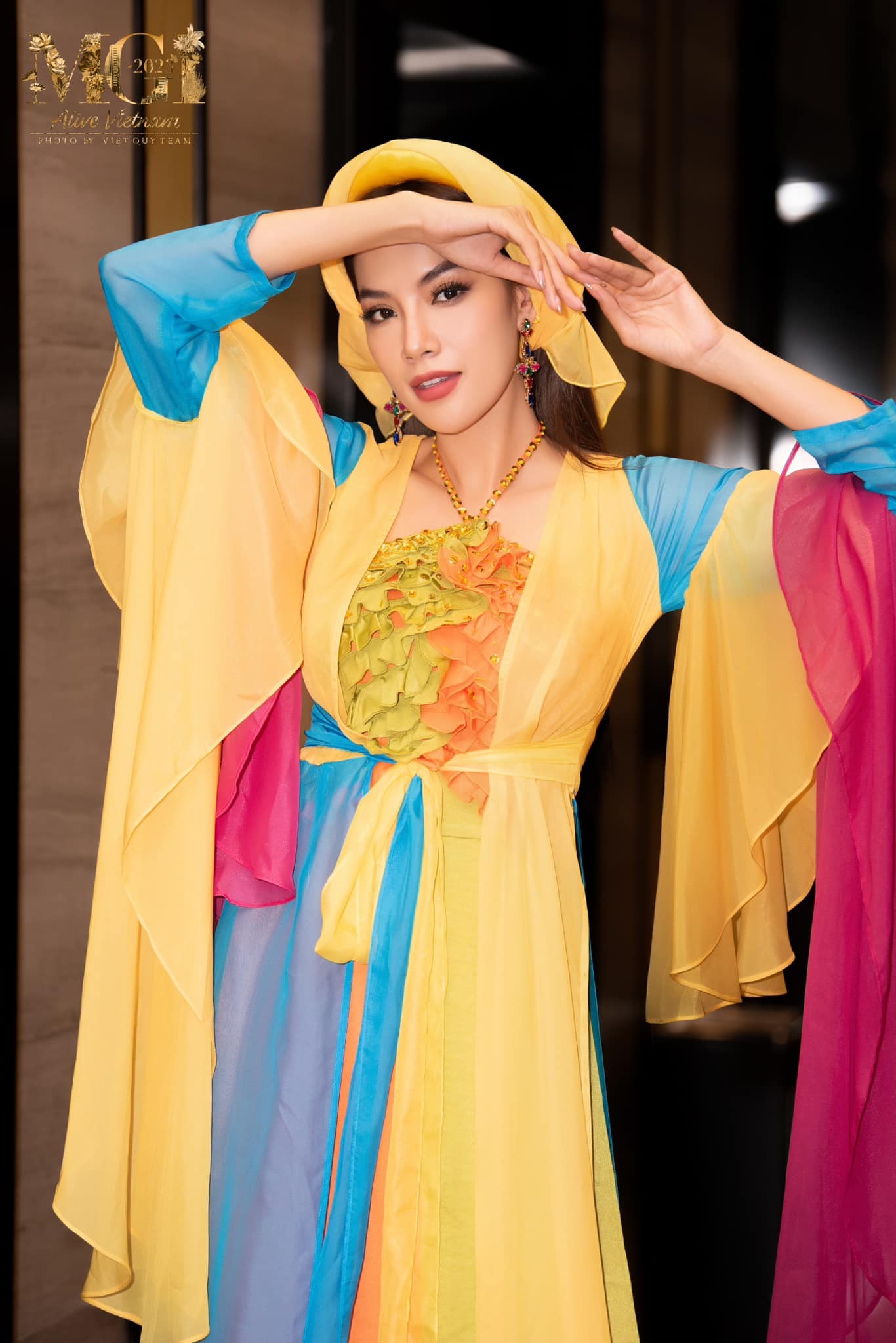 Lê Hoàng Phương mặc áo tứ thân trong một hoạt động của cuộc thi ngày 8/10. Ảnh FB Lê Hoàng Phương Lê Hoàng Phương mặc áo tứ thân trong một hoạt động của cuộc thi ngày 8/10. Ảnh FB Lê Hoàng Phương 