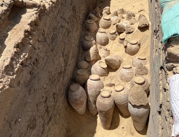 Những bình rượu 5.000 năm tuổi ở Abydos, Ai Cập. Ảnh: Christiana Köhler. Những bình rượu 5.000 năm tuổi ở Abydos, Ai Cập. Ảnh: Christiana Köhler.