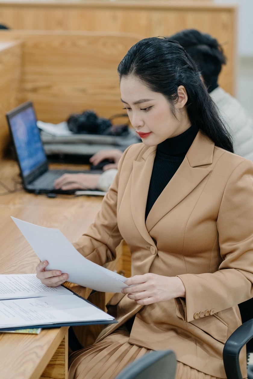 Nông Thúy Hằng ghi điểm khi làm MC.