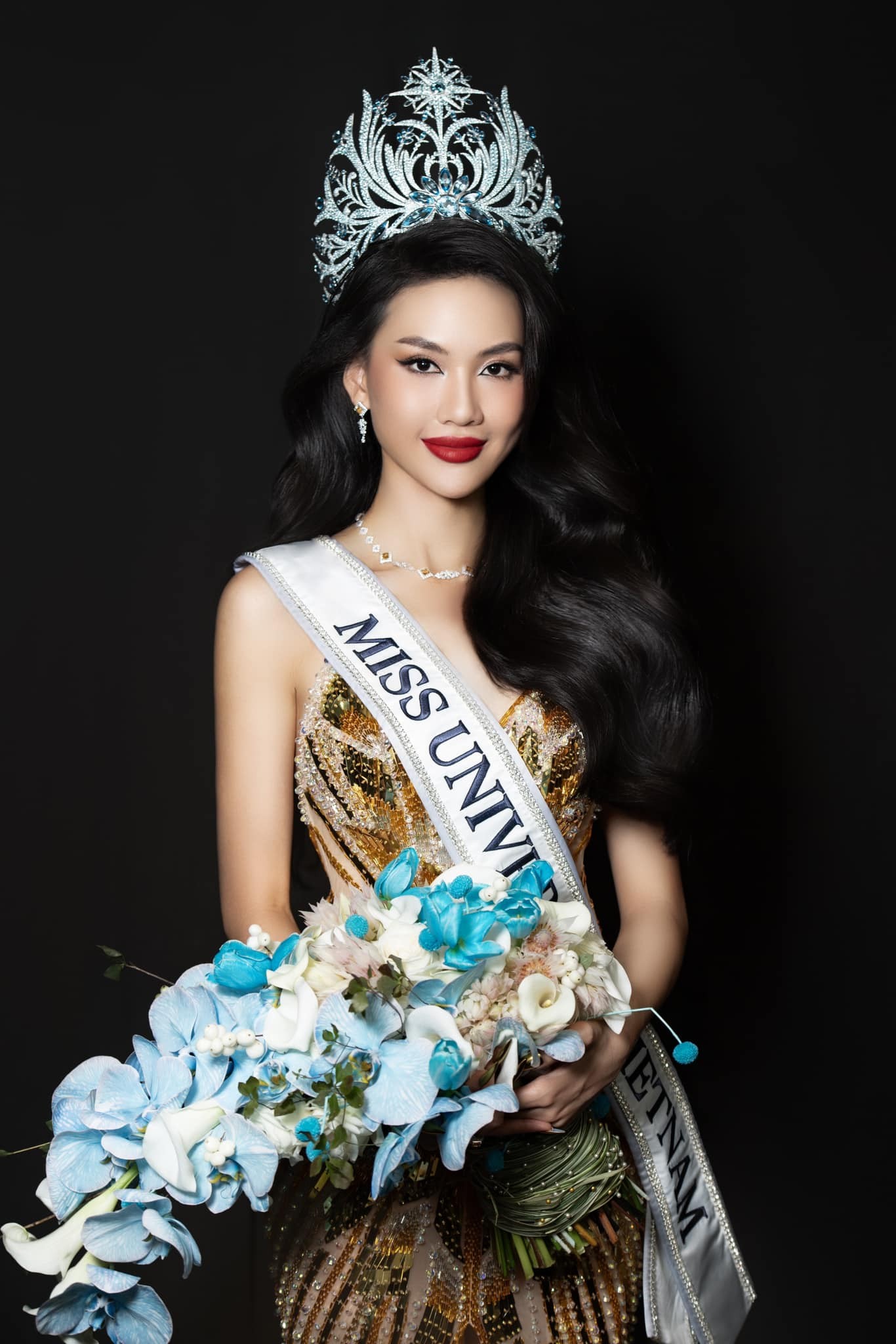 Bức ảnh duy nhất được Bùi Quỳnh Hoa đăng tải khi vừa đăng quang Hoa hậu. Ảnh FB Bùi Quỳnh Hoa. Bức ảnh duy nhất được Bùi Quỳnh Hoa đăng tải khi vừa đăng quang Hoa hậu. Ảnh FB Bùi Quỳnh Hoa.