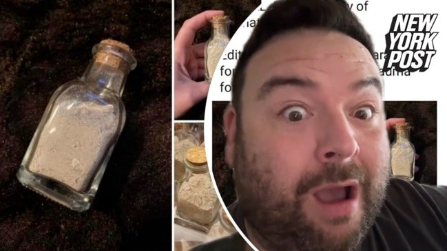 TikToker Mark hào hứng trước bài đăng rao bán tro cốt của người thân trên Facebook. Ảnh New York Post TikToker Mark hào hứng trước bài đăng rao bán tro cốt của người thân trên Facebook. Ảnh New York Post
