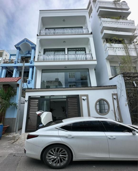 Cuộc sống chân dài cùng tên Ngọc Trinh: Hai lần bị phụ tình, tự xây nhà, mua xế hộp không cần đại gia - Ảnh 1 Cuộc sống chân dài cùng tên Ngọc Trinh: Hai lần bị phụ tình, tự xây nhà, mua xế hộp không cần đại gia - Ảnh 1