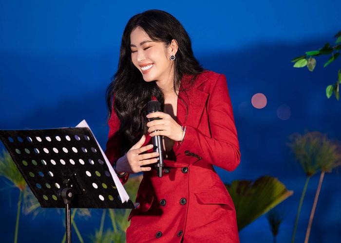 Khi hoa hậu, á hậu lấn sân làm ca sĩ: Người được khen, kẻ gây tranh cãi - Ảnh 4 Khi hoa hậu, á hậu lấn sân làm ca sĩ: Người được khen, kẻ gây tranh cãi - Ảnh 4