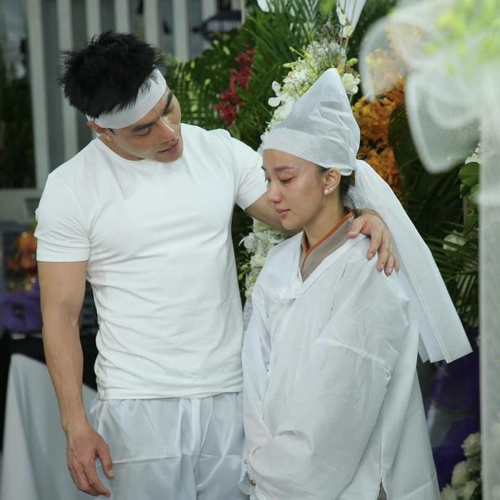Sau khi hoàn thành công việc, anh về quê kịp thời để đưa tiễn mẹ vợ. Sau khi hoàn thành công việc, anh về quê kịp thời để đưa tiễn mẹ vợ.