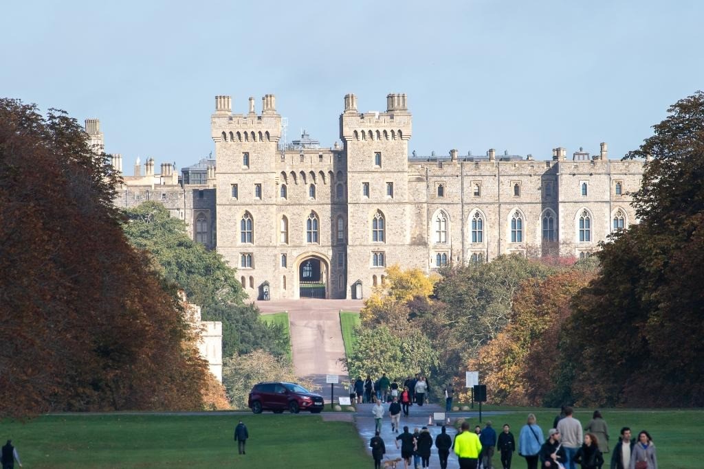 Theo truyền thuyết, Lâu đài Windsor được cho là nơi trú ngụ của linh hồn Vua Henry VIII, George III, Elizabeth I và Nữ hoàng Elizabeth,.. Ảnh: Maureen McLean/Shutterstock