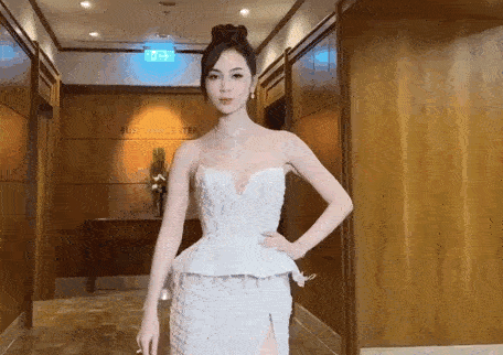 Kim Chi khoe tài catwalk. Kim Chi khoe tài catwalk.