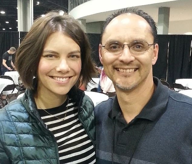 Diễn viên Lauren Cohan cũng là một trong những khách hàng của anh. Diễn viên Lauren Cohan cũng là một trong những khách hàng của anh.