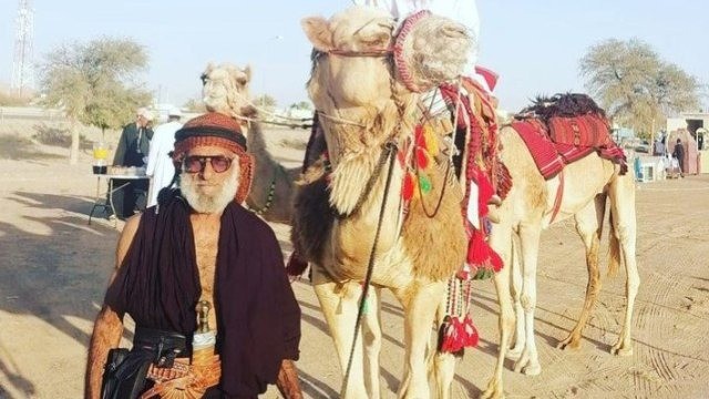 Người chăn nuôi lạc đà Ahmed Al Mahrouqi ở Oman. Ảnh. inews Người chăn nuôi lạc đà Ahmed Al Mahrouqi ở Oman. Ảnh. inews