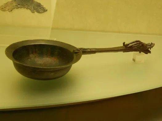 Nguyên mẫu của chiếc bàn ủi thời phong kiến.