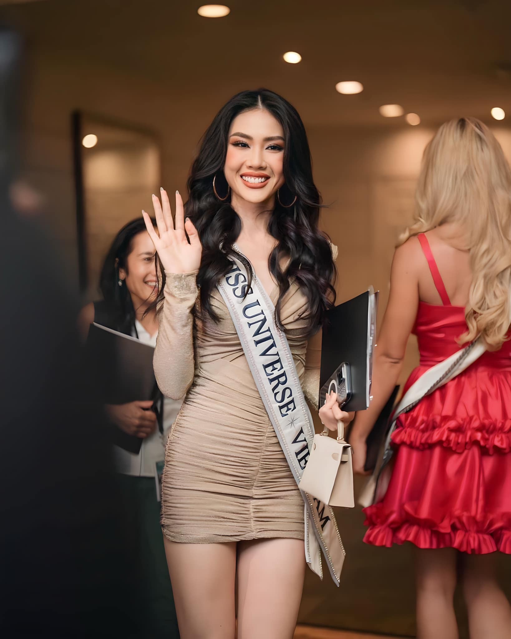 Hoa hậu Bùi Quỳnh Hoa rạng rỡ trong một hoạt động của Miss Universe 2023.