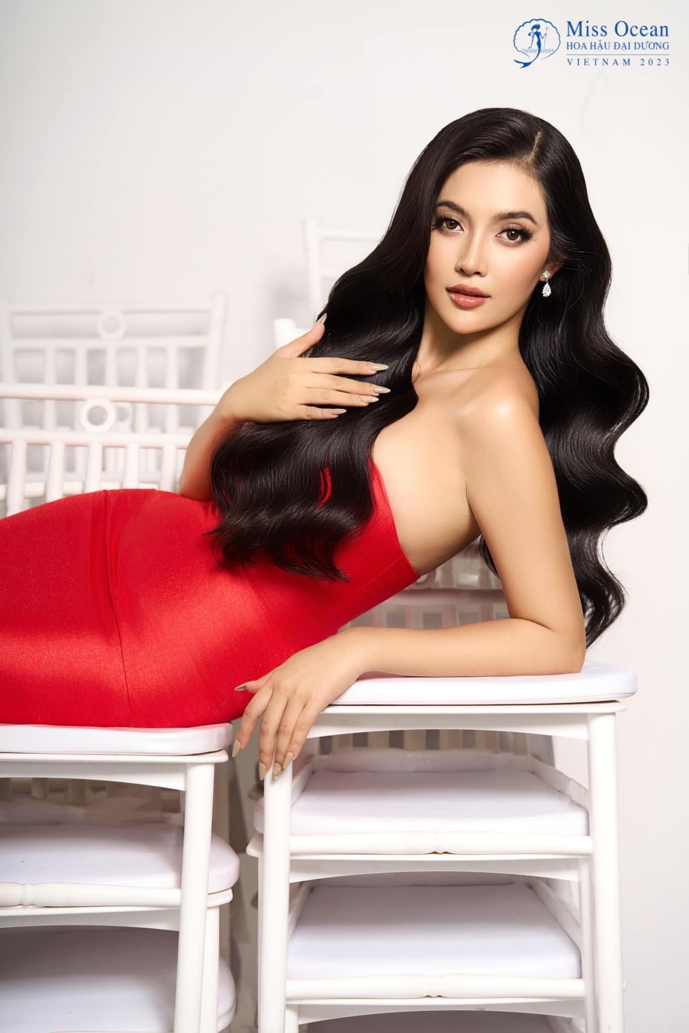 Hình ảnh mới nhất của Thu Uyên được BTC đăng tải.