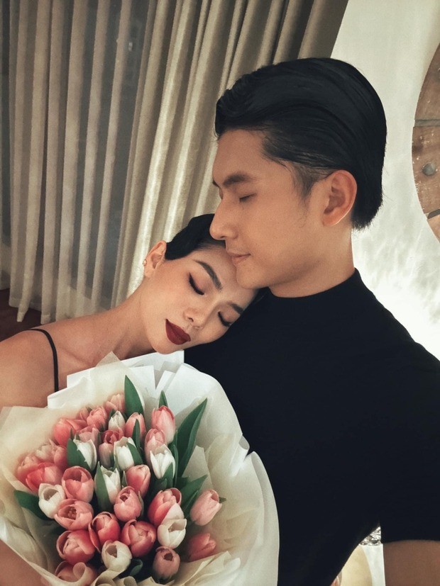 Vượt qua định kiến, cặp đôi đã bên nhau nhiều năm. Vượt qua định kiến, cặp đôi đã bên nhau nhiều năm.