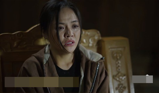 Cảnh khóc gây tranh cãi của Thu Quỳnh. Cảnh khóc gây tranh cãi của Thu Quỳnh.