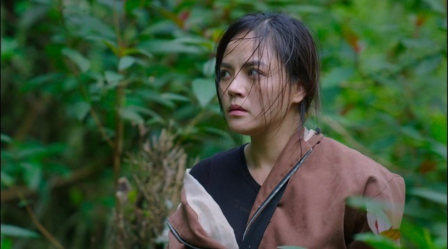 Thu Quỳnh có ánh mắt sắc lẹm. Thu Quỳnh có ánh mắt sắc lẹm.
